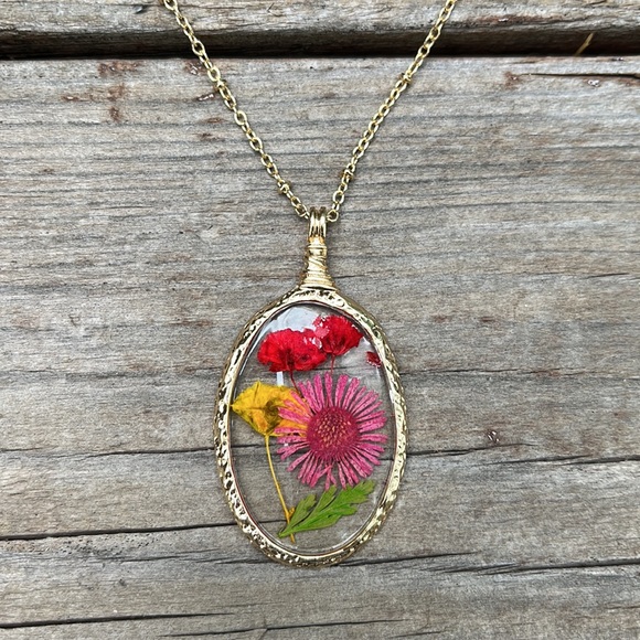 Handmade Real Pressed Dried Flower Botanical Resin
Necklace - Picture 11 of 14